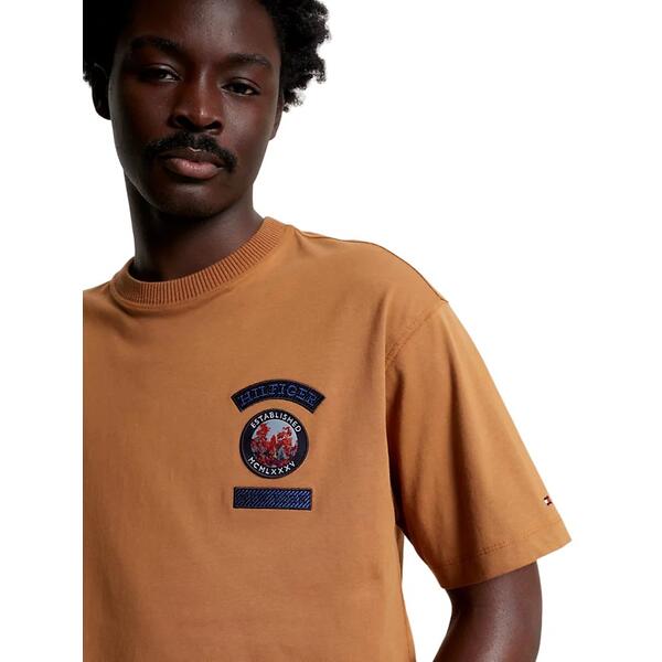Ανδρικό T-Shirt Tommy Hilfiger Mountain Multi Badge Tee Desert Khaki MW0MW32588-GWJ